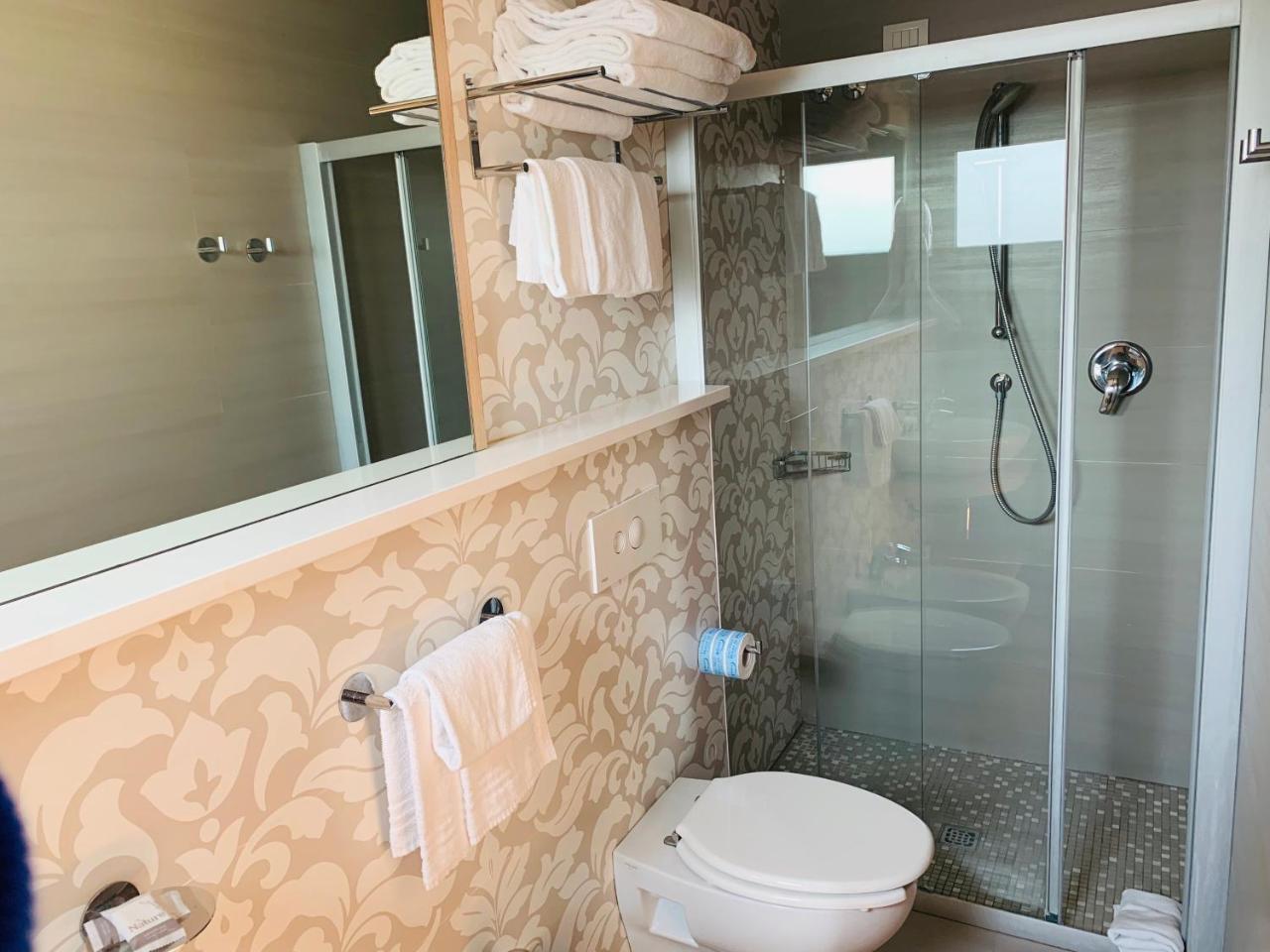 Hotel Liane Ричоне Екстериор снимка