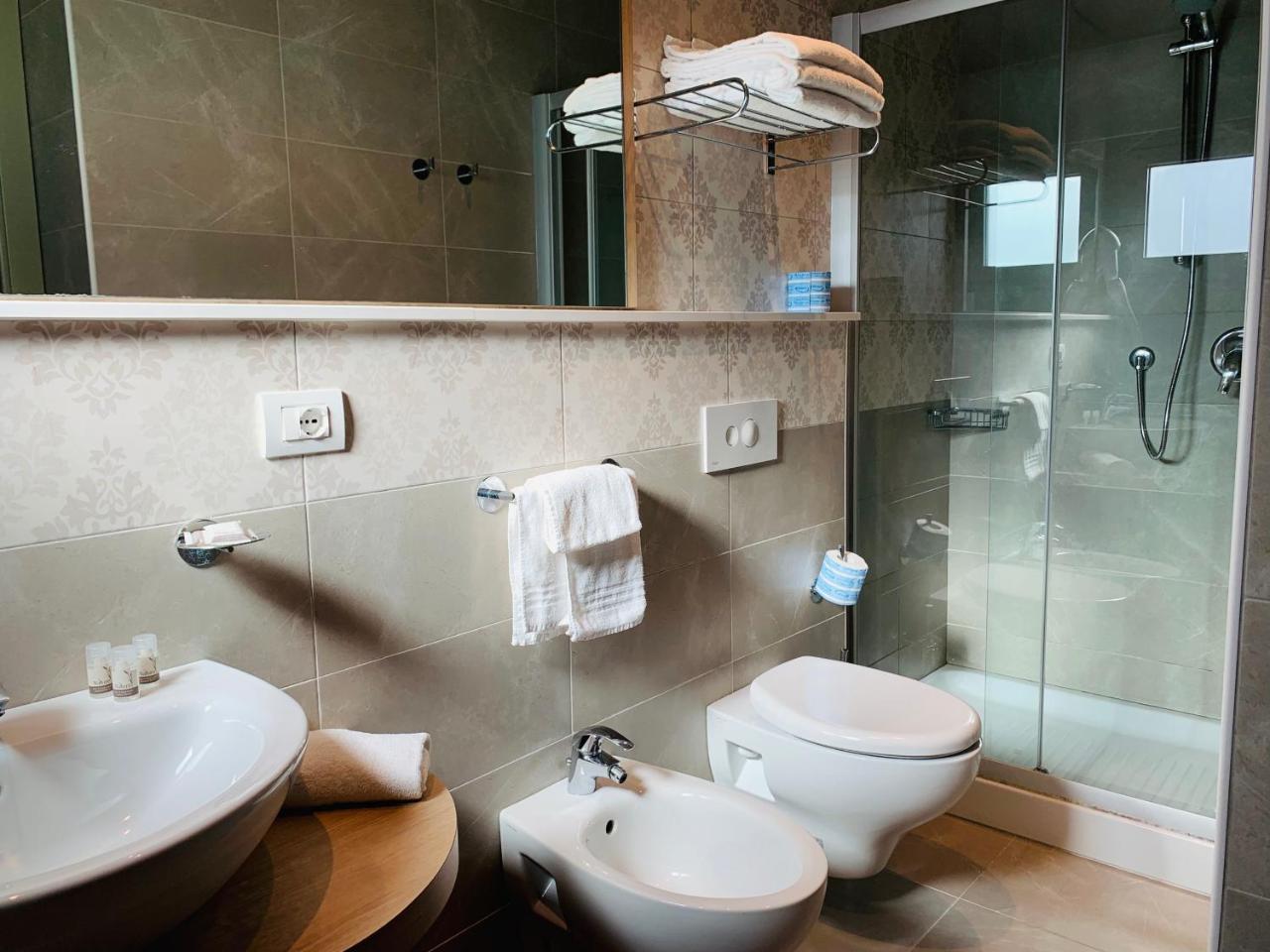 Hotel Liane Ричоне Екстериор снимка